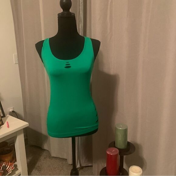 NWT Ladies Tank   - Picture 1 of 8